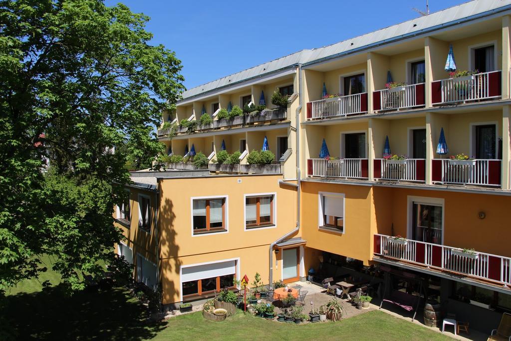 Simon - Hotel & Cafe Bad Tatzmannsdorf Ngoại thất bức ảnh